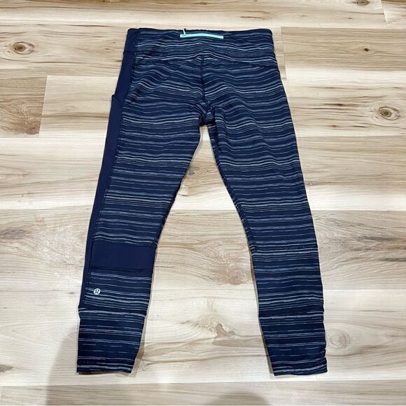Lululemon RARE Run the World 7/8 Tight Leggings Cyber Stripe Naval Blue Womens10 - Picture 5 of 6